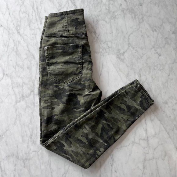 High Rise Camo Sculpting Skinny Jeans - Size 5 - Picture 8 of 14